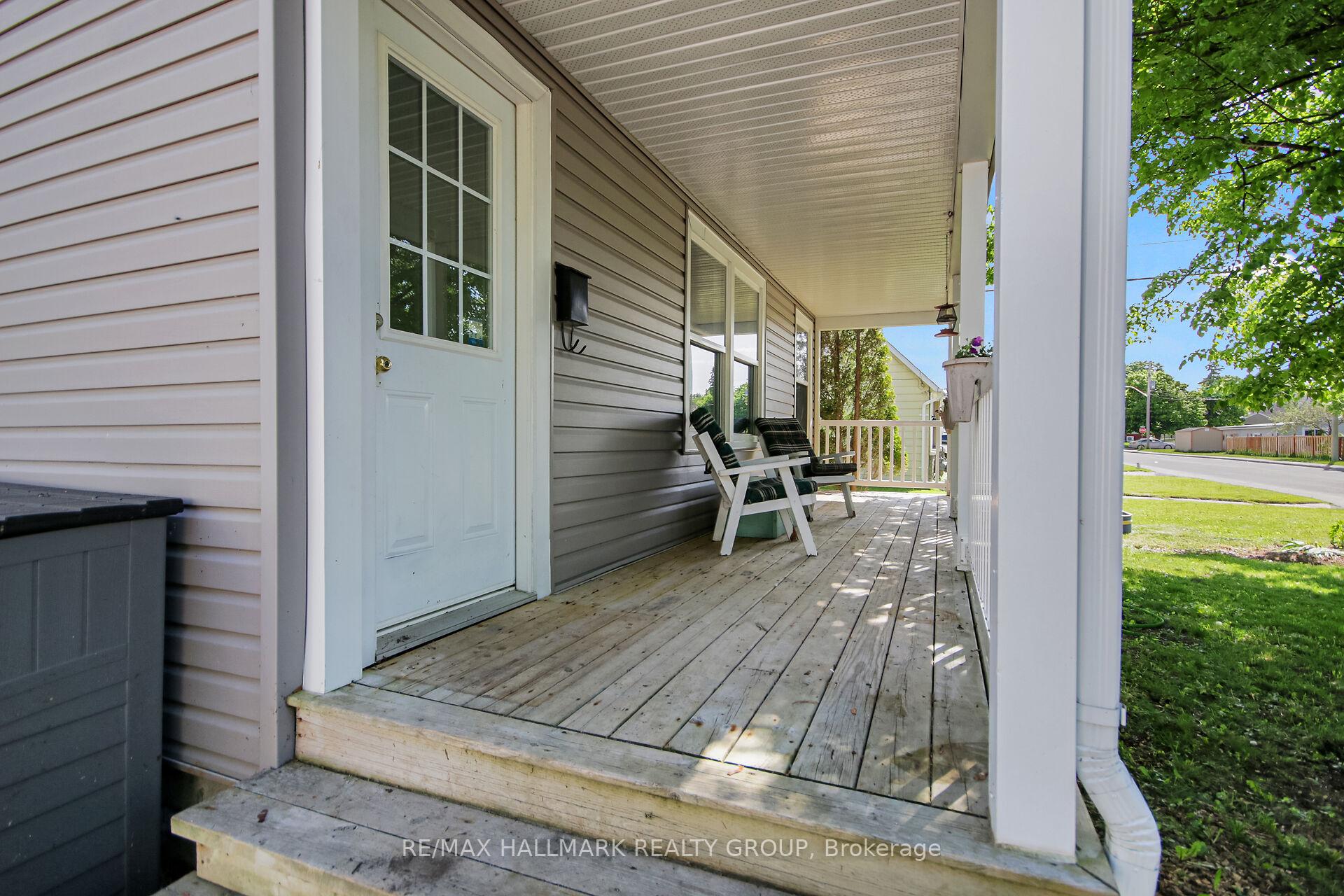 Photo 3 of 39 Beech Street, Smiths Falls — HOMEH