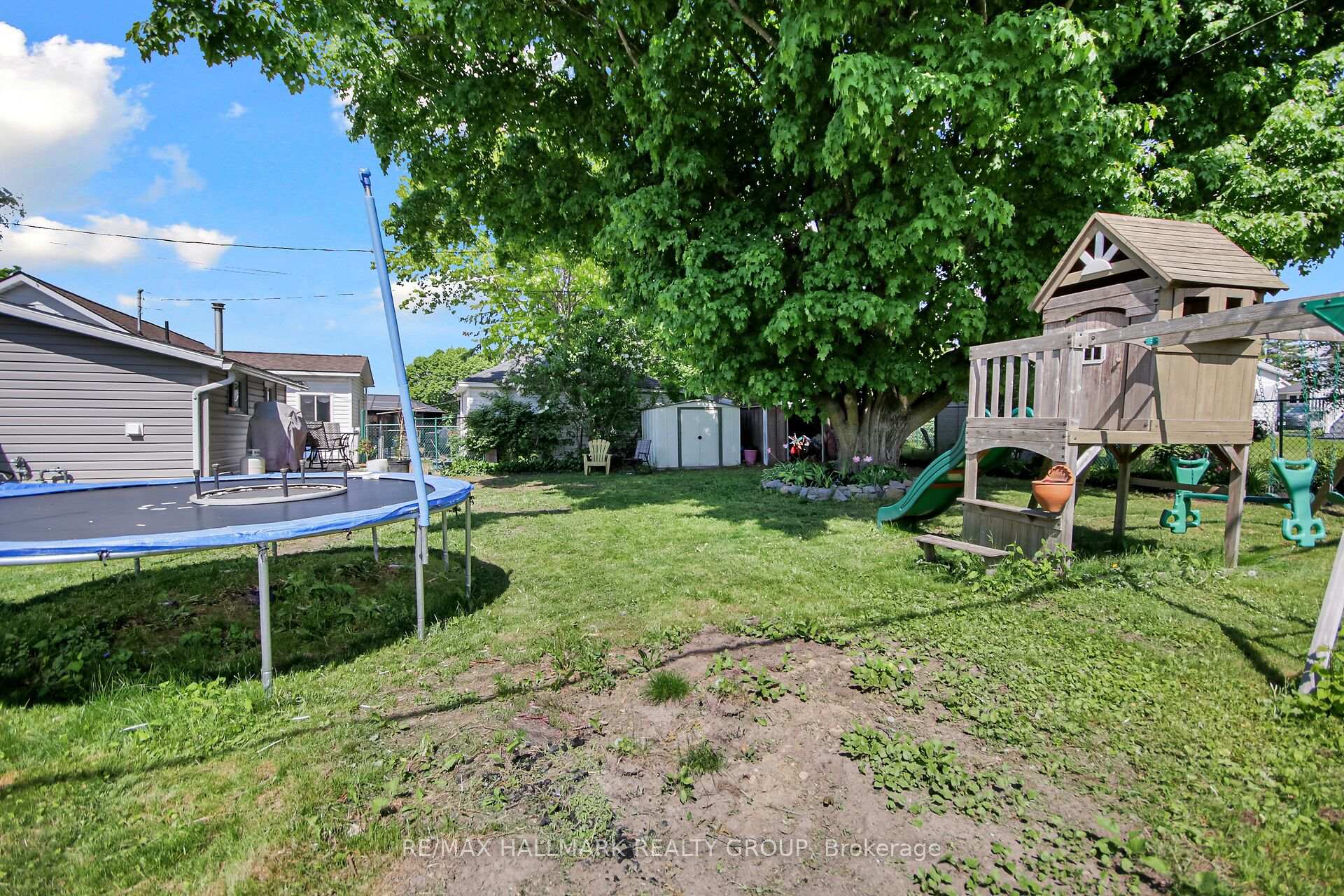 Photo 19 of 39 Beech Street, Smiths Falls — HOMEH