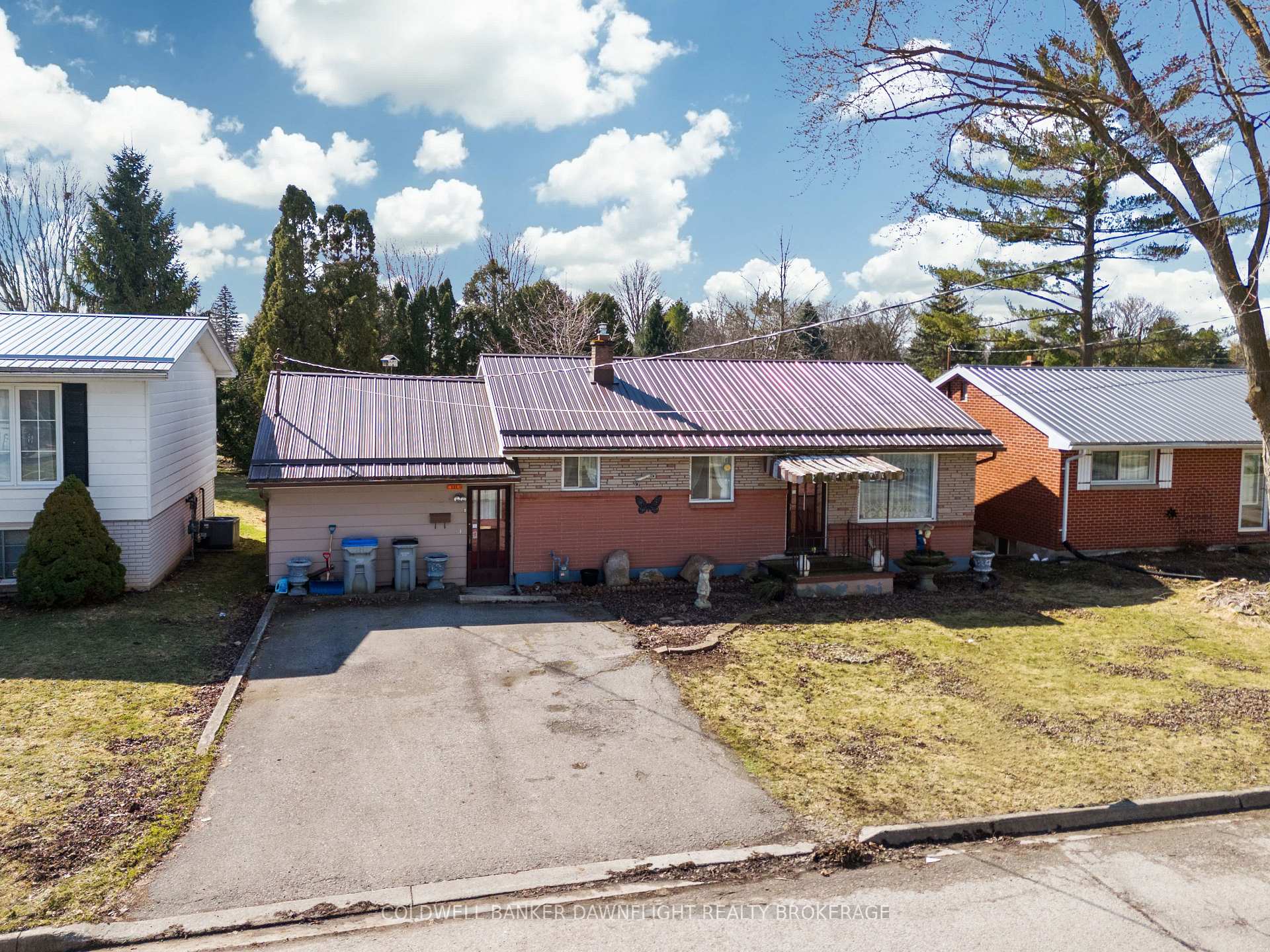 Photo 3 of 121 Victoria Street W, South Huron, Exeter — HOMEH