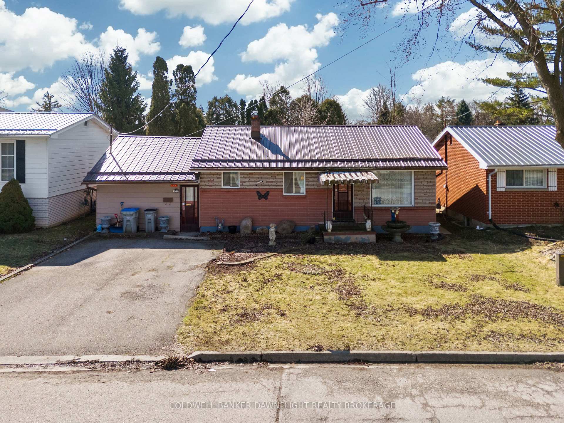 Photo 4 of 121 Victoria Street W, South Huron, Exeter — HOMEH