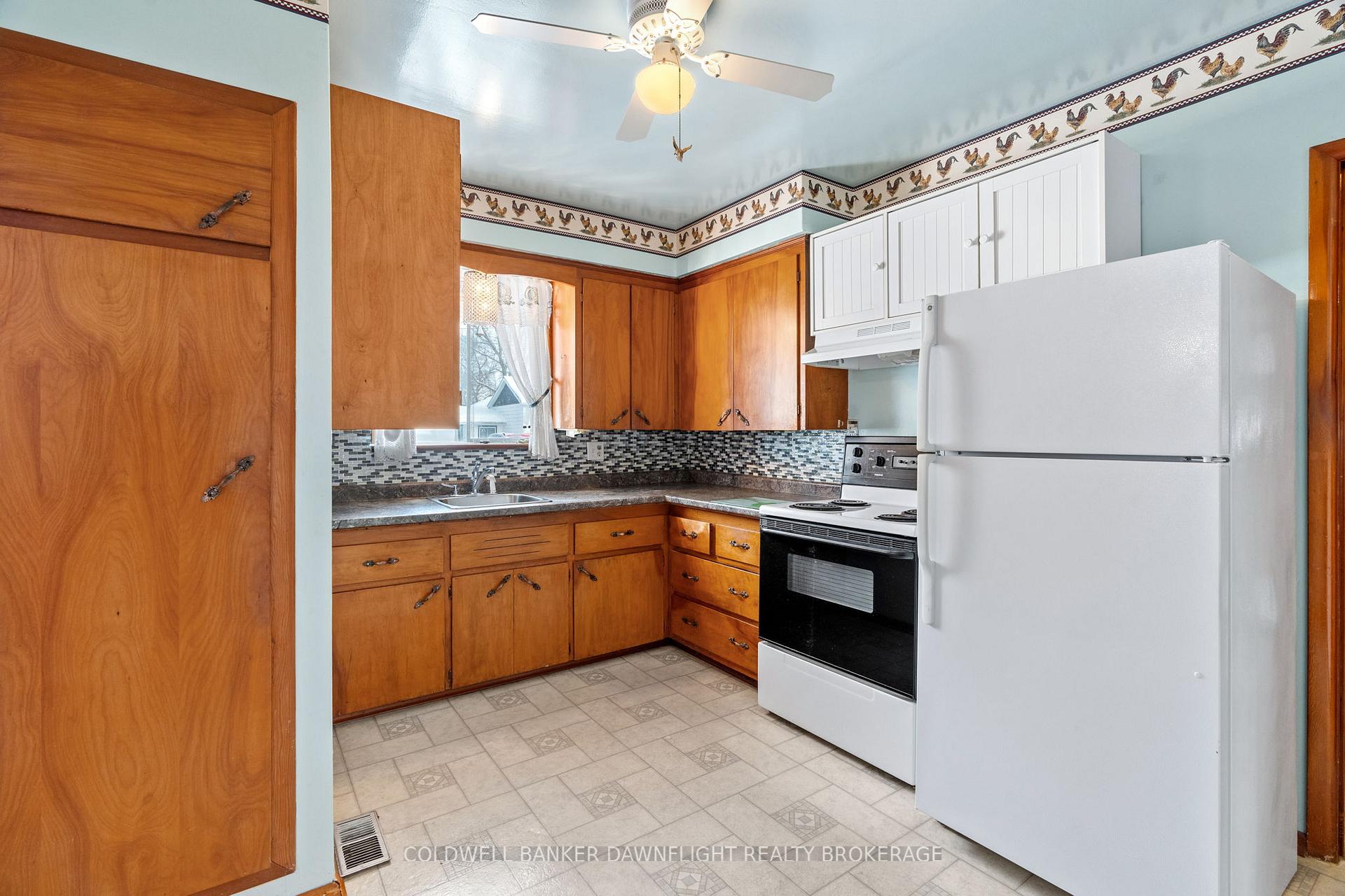 Photo 18 of 121 Victoria Street W, South Huron, Exeter — HOMEH