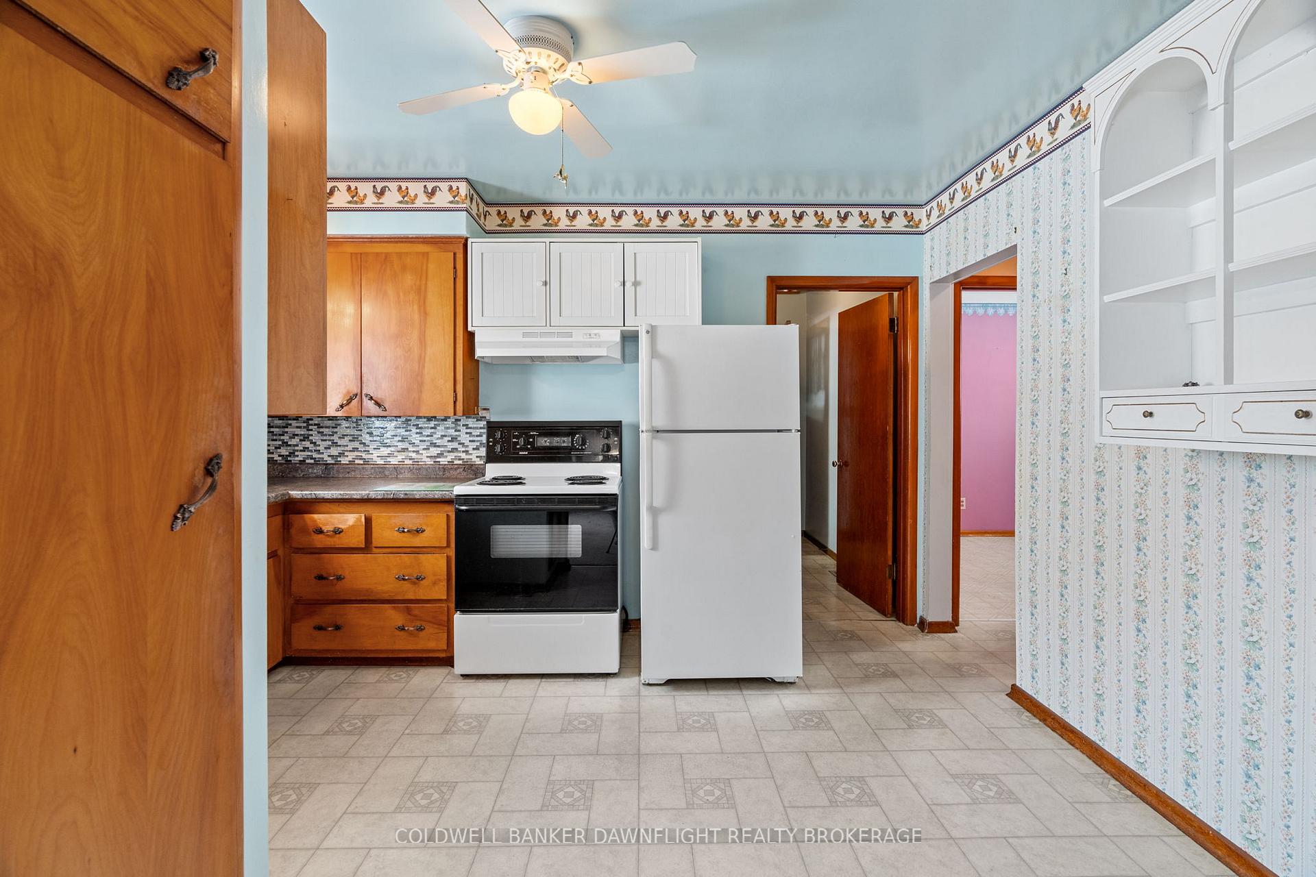Photo 20 of 121 Victoria Street W, South Huron, Exeter — HOMEH