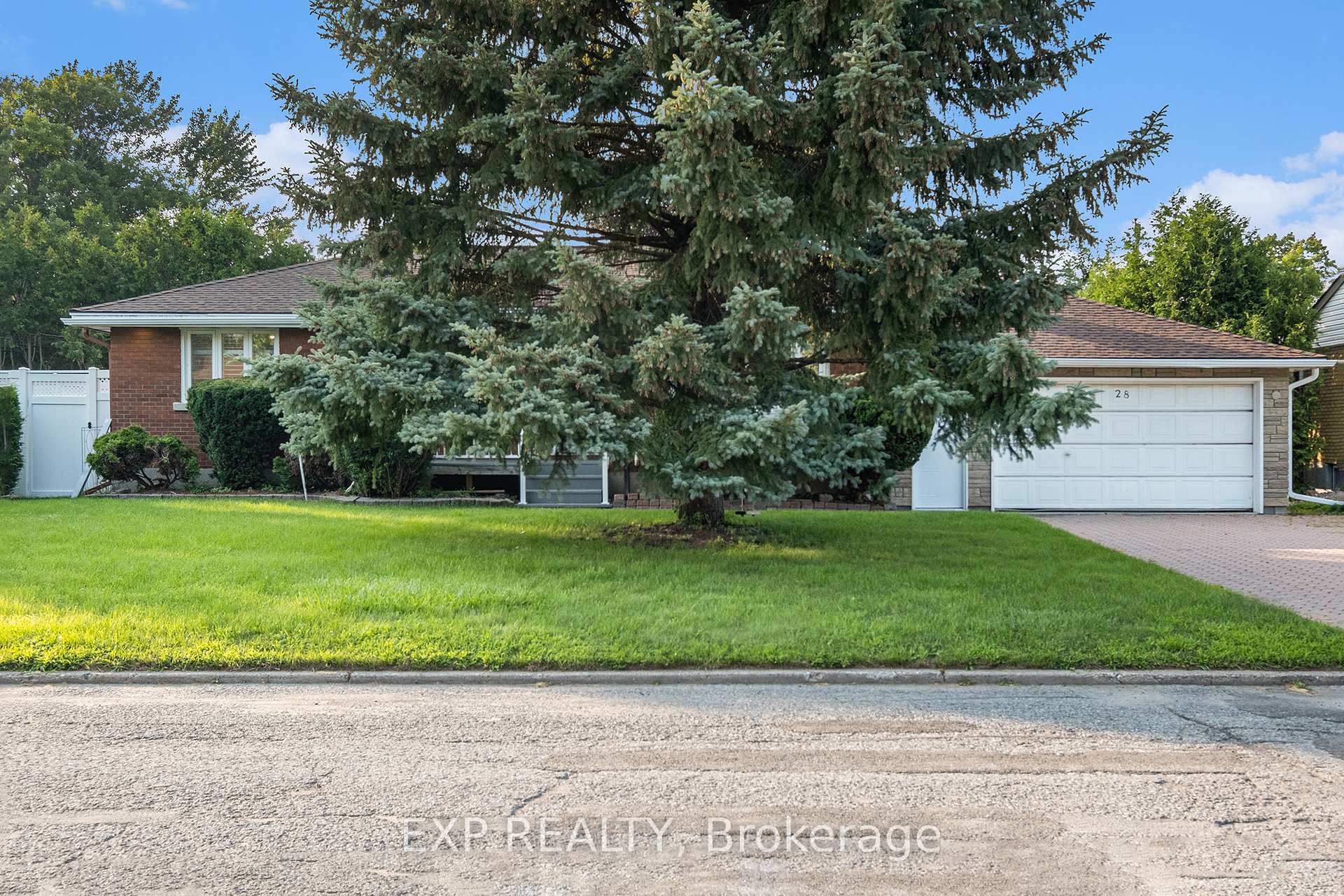 Photo 2 of 28 Roundhay Drive, Ottawa, Manordale — HOMEH