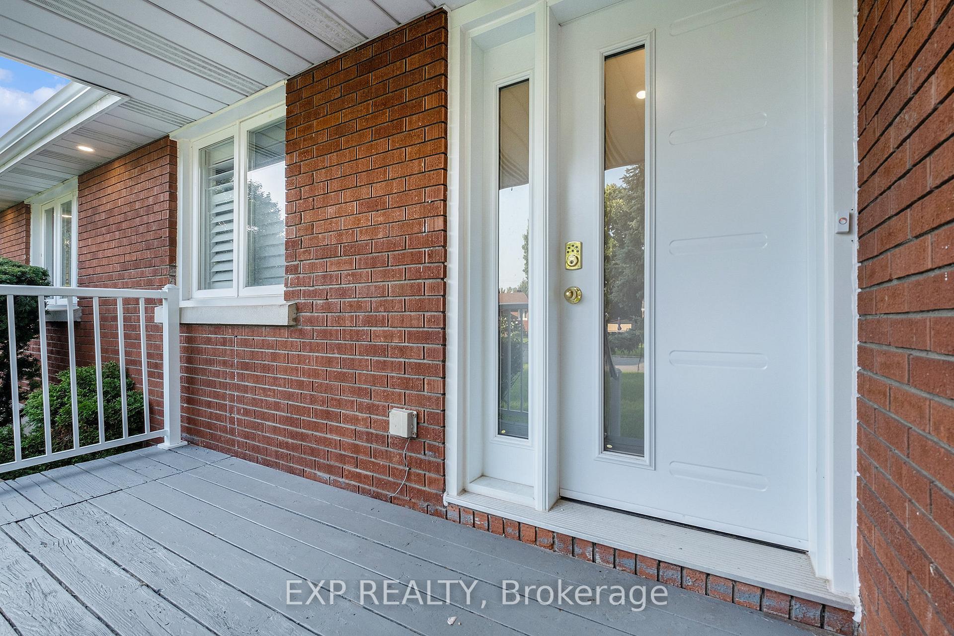 Photo 3 of 28 Roundhay Drive, Ottawa, Manordale — HOMEH