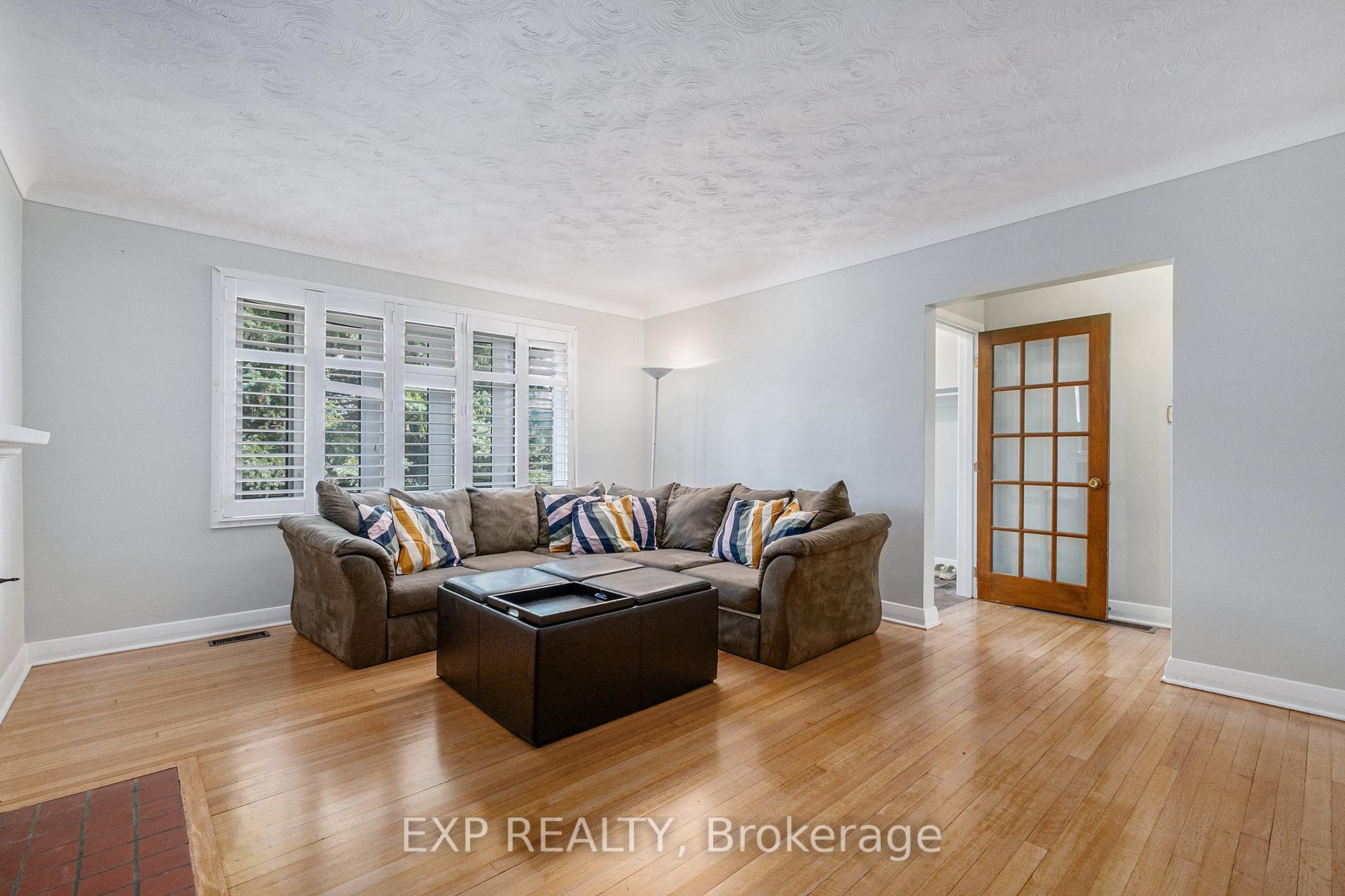 Photo 5 of 28 Roundhay Drive, Ottawa, Manordale — HOMEH