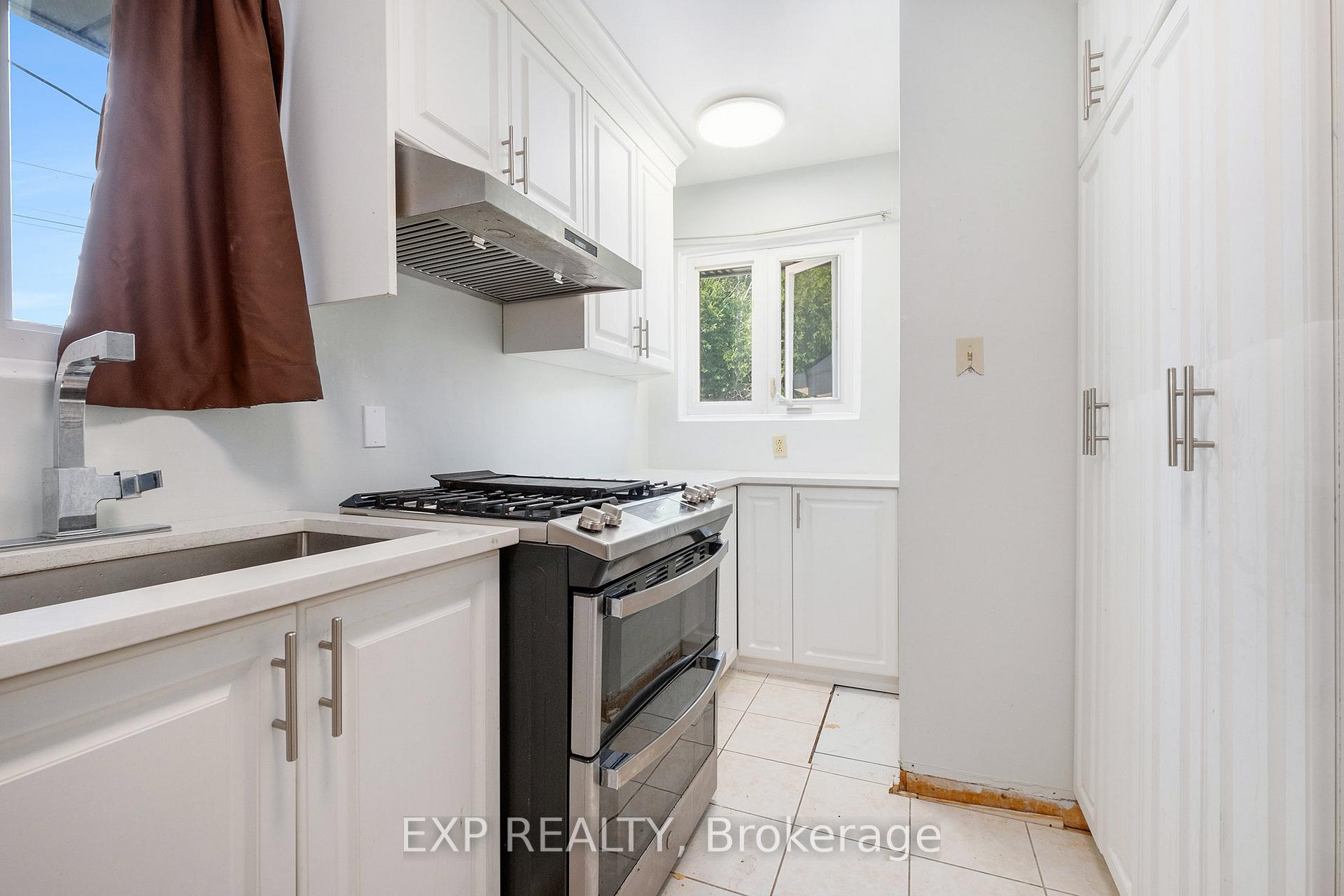 Photo 11 of 28 Roundhay Drive, Ottawa, Manordale — HOMEH