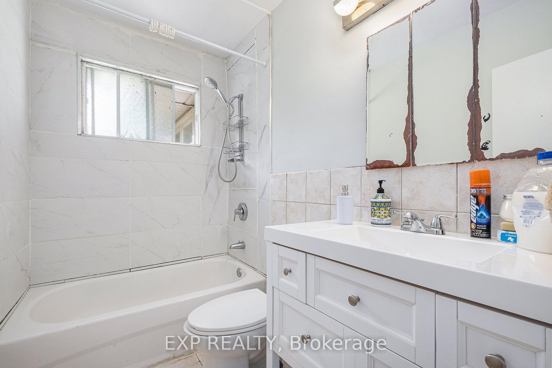 Photo 16 of 28 Roundhay Drive, Ottawa, Manordale — HOMEH