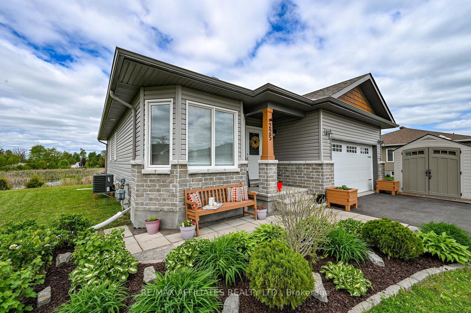 Photo 1 of 225 Wood Avenue, Smiths Falls — HOMEH