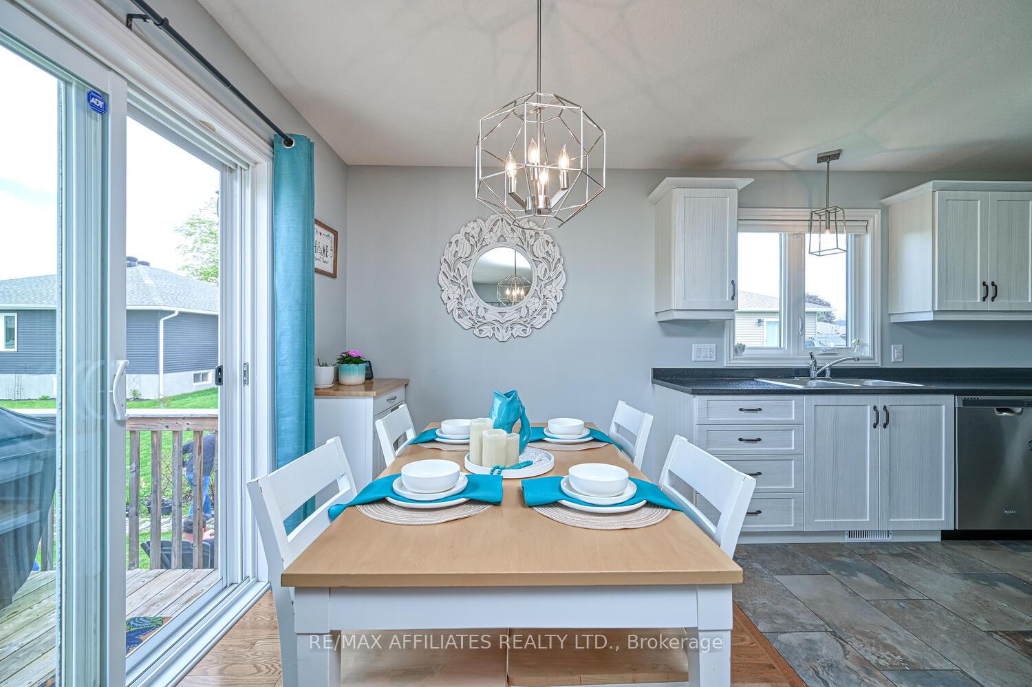 Photo 8 of 225 Wood Avenue, Smiths Falls — HOMEH