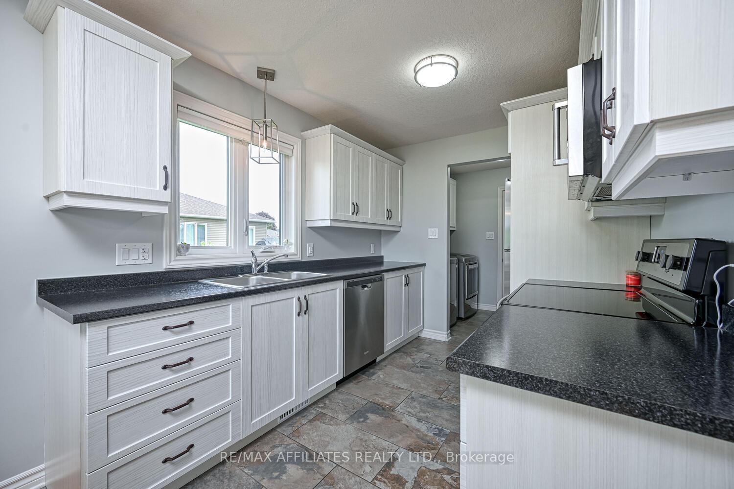 Photo 10 of 225 Wood Avenue, Smiths Falls — HOMEH