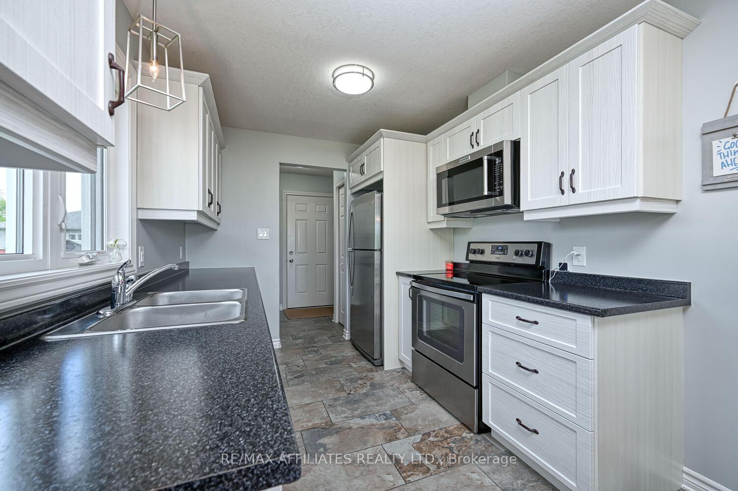 Photo 11 of 225 Wood Avenue, Smiths Falls — HOMEH