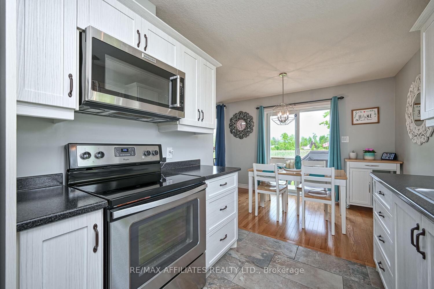 Photo 13 of 225 Wood Avenue, Smiths Falls — HOMEH