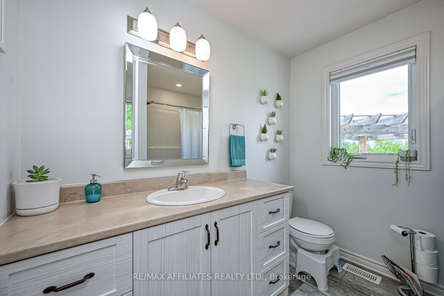 Photo 18 of 225 Wood Avenue, Smiths Falls — HOMEH