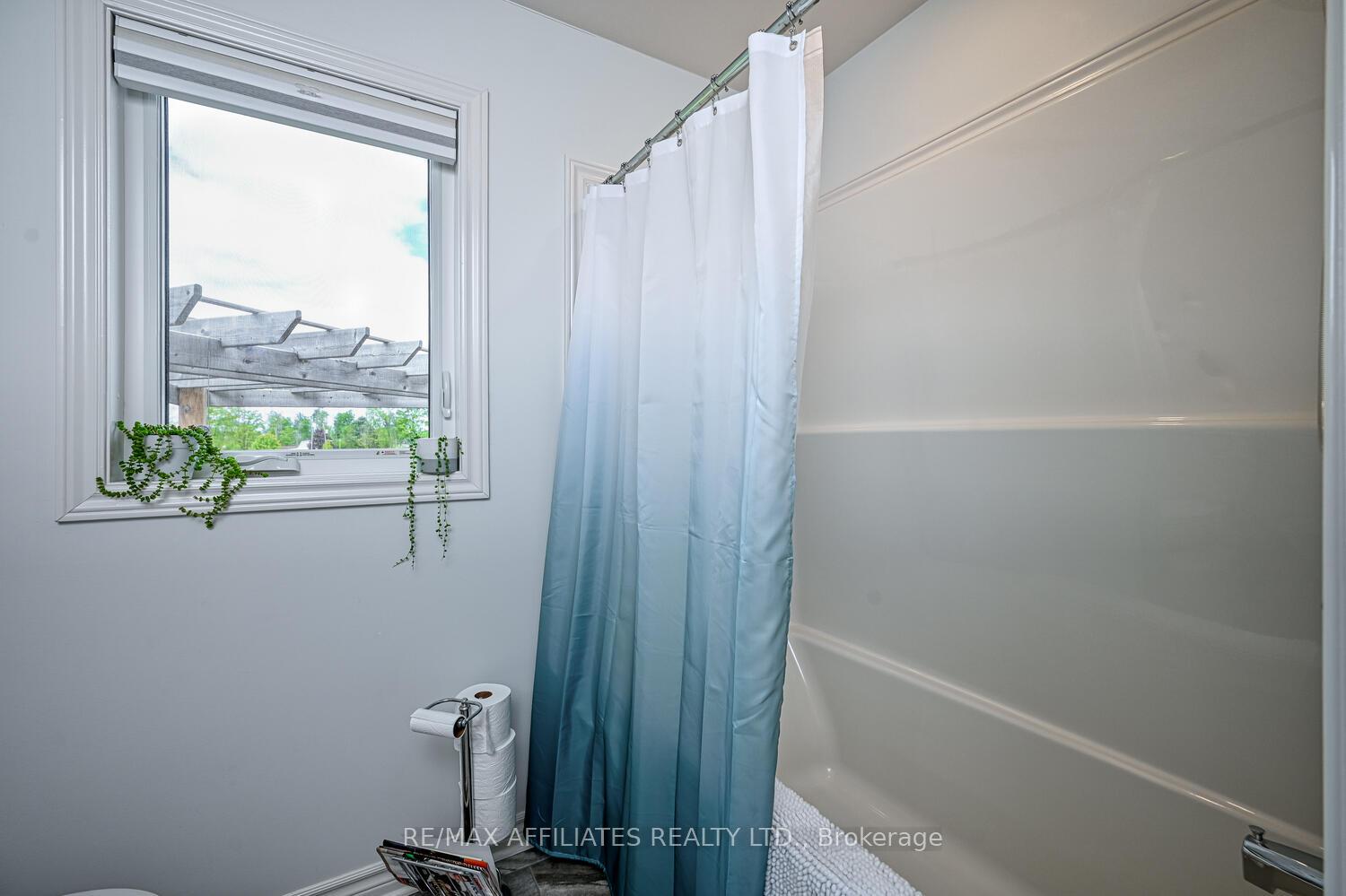 Photo 19 of 225 Wood Avenue, Smiths Falls — HOMEH