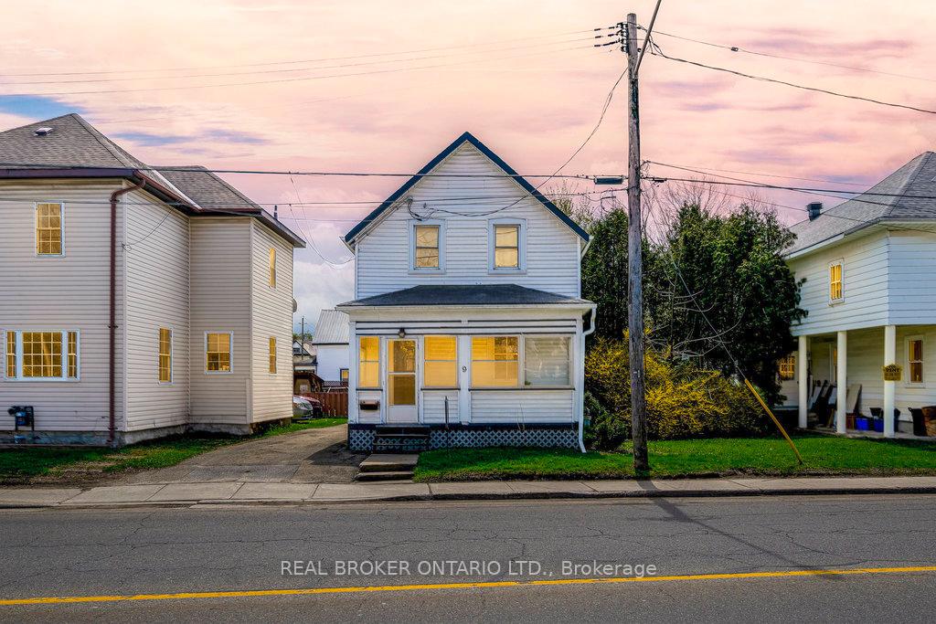 Photo 1 of 9 Lombard Street, Smiths Falls — HOMEH
