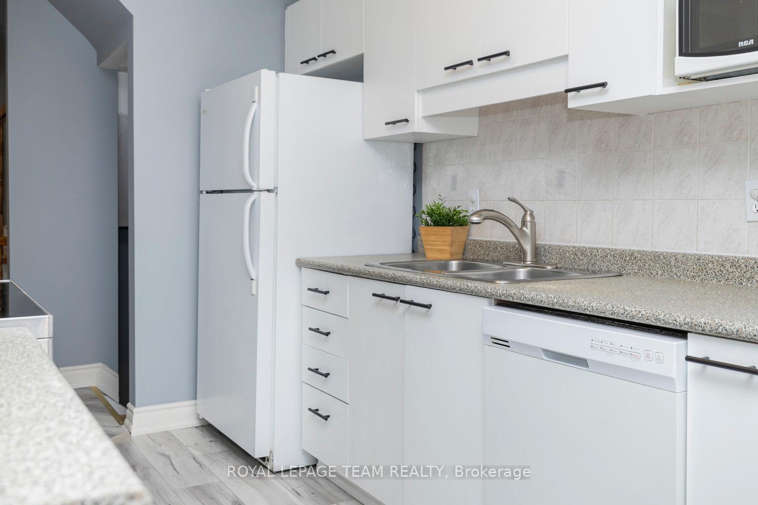 Photo 19 of 116 Thornbury Crescent, Ottawa, Centrepointe — HOMEH