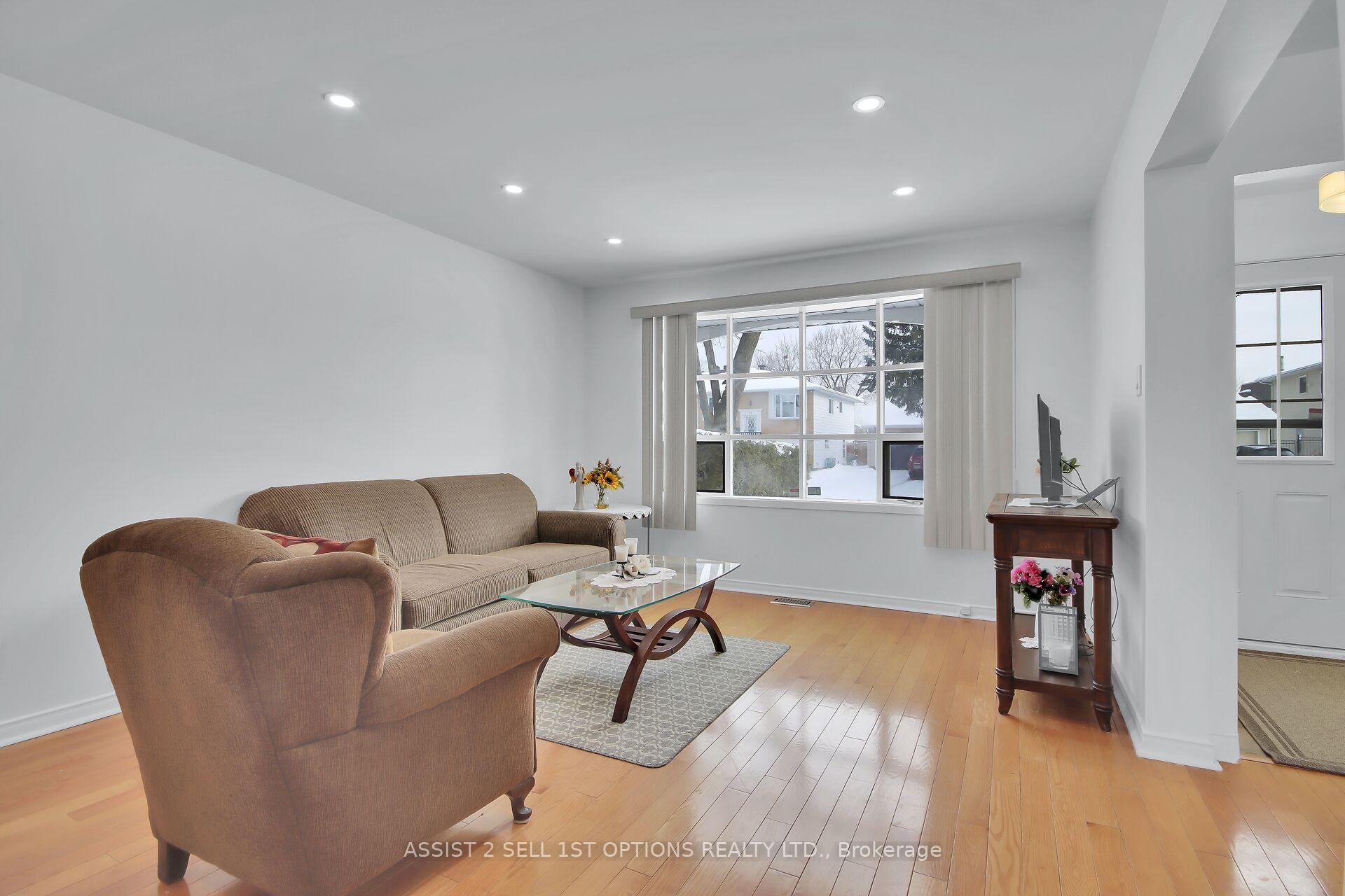 Photo 5 of 60 Shoreham Avenue, Ottawa, Craig Henry/Woodvale — HOMEH