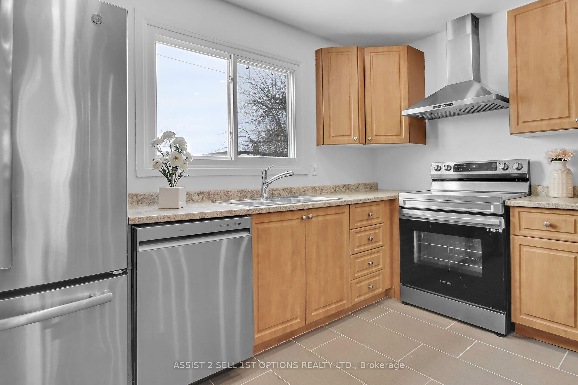 Photo 10 of 60 Shoreham Avenue, Ottawa, Craig Henry/Woodvale — HOMEH