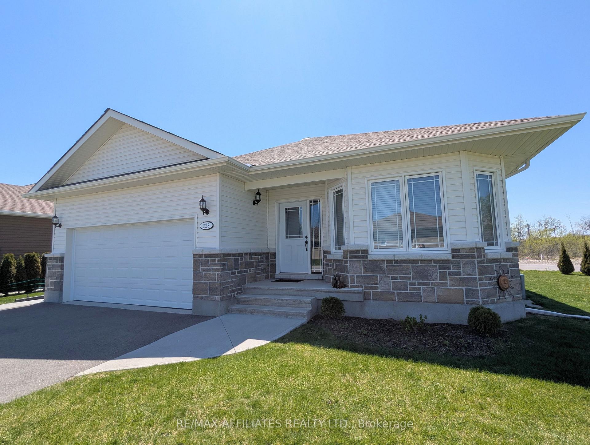 Photo 1 of 228 Wood Avenue, Smiths Falls — HOMEH
