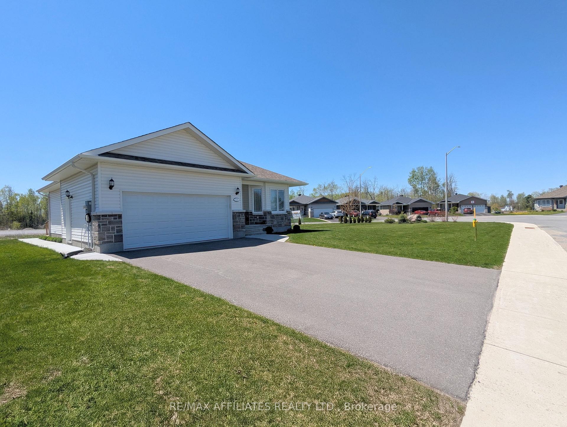 Photo 4 of 228 Wood Avenue, Smiths Falls — HOMEH