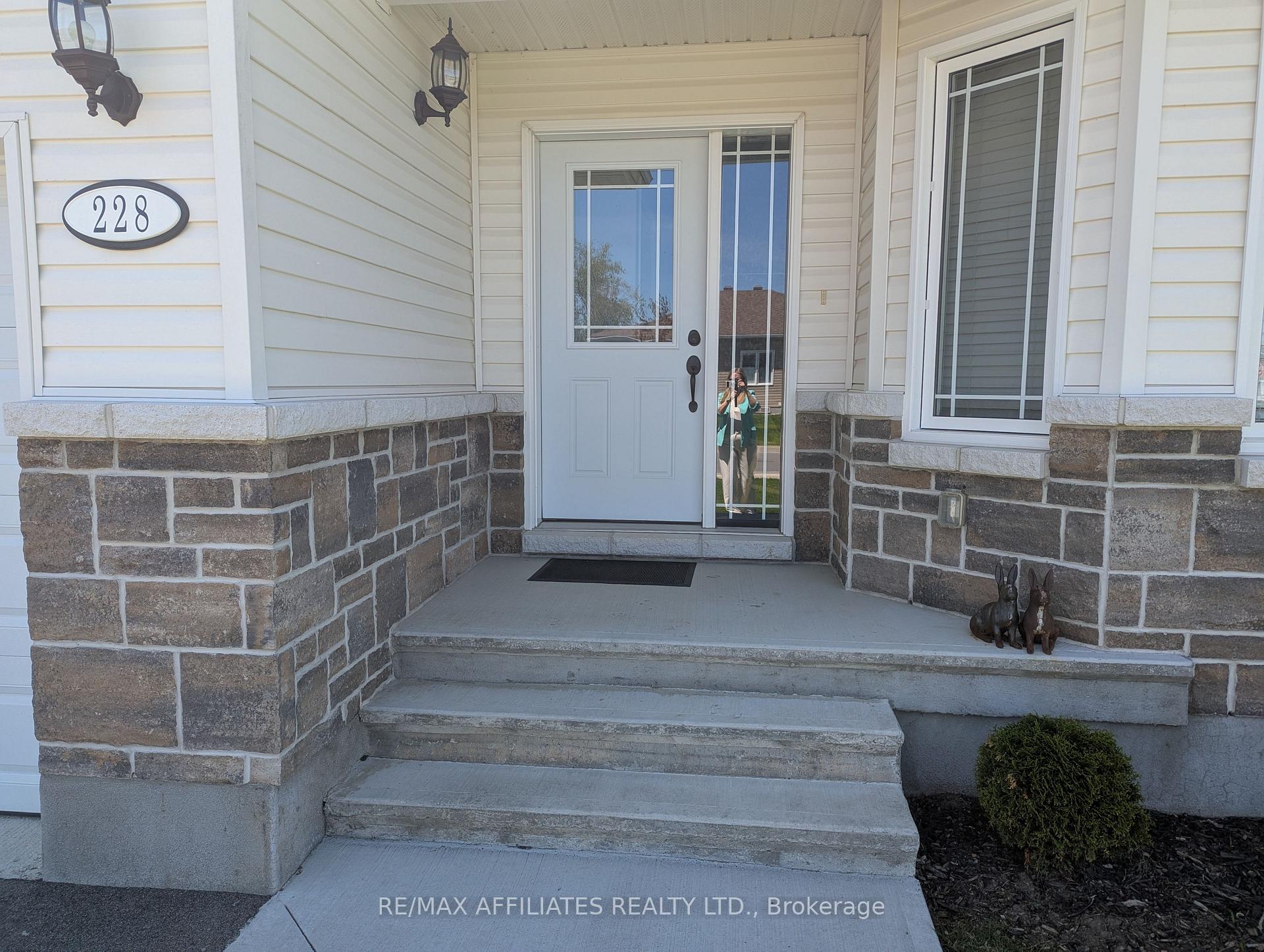Photo 5 of 228 Wood Avenue, Smiths Falls — HOMEH