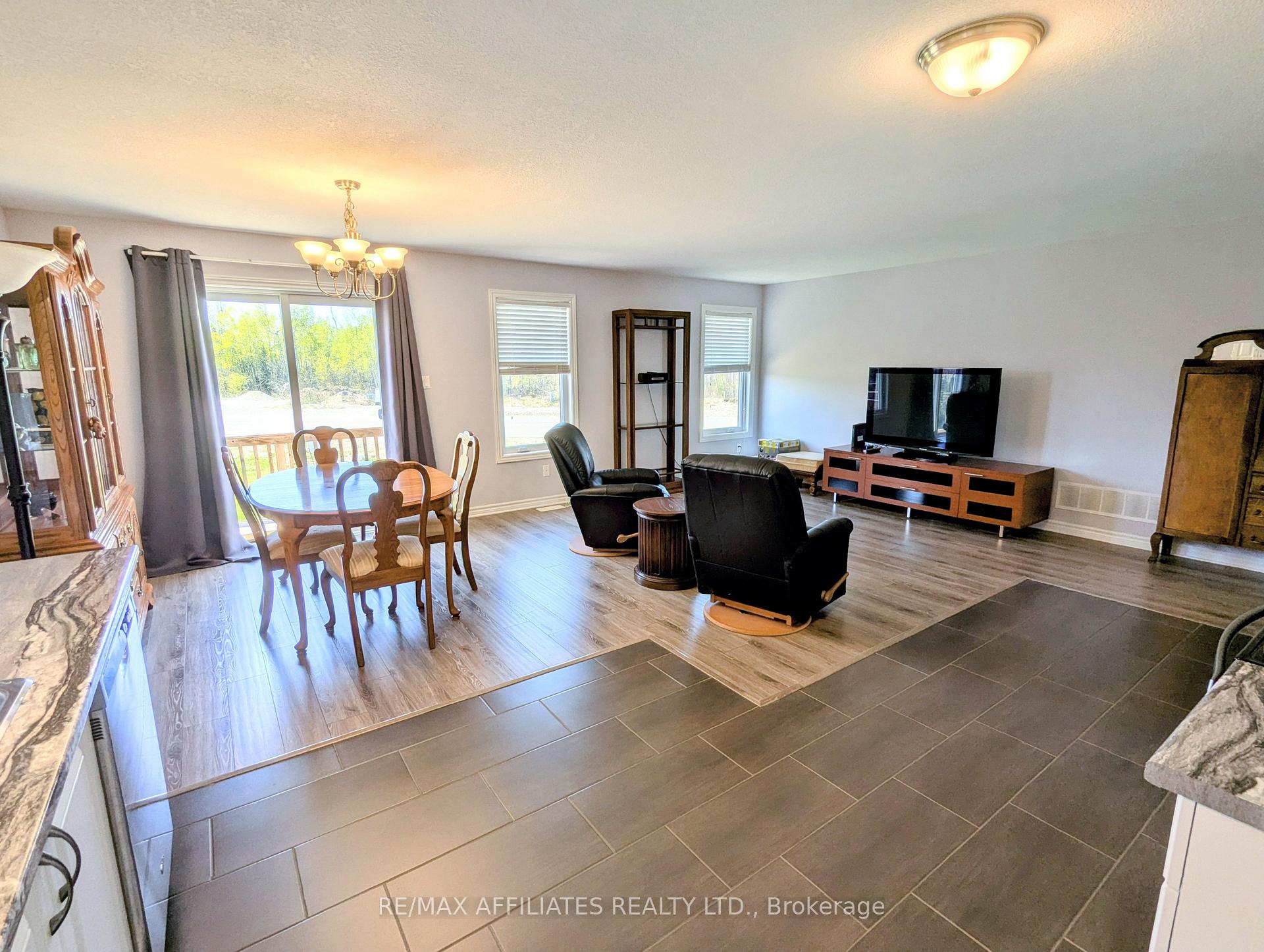 Photo 8 of 228 Wood Avenue, Smiths Falls — HOMEH