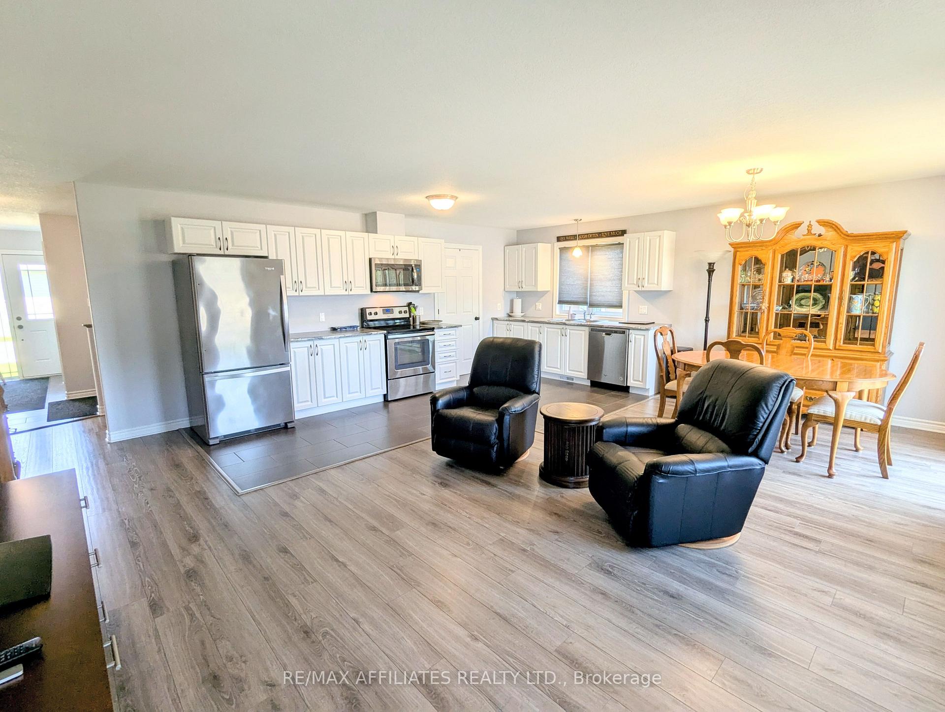 Photo 9 of 228 Wood Avenue, Smiths Falls — HOMEH