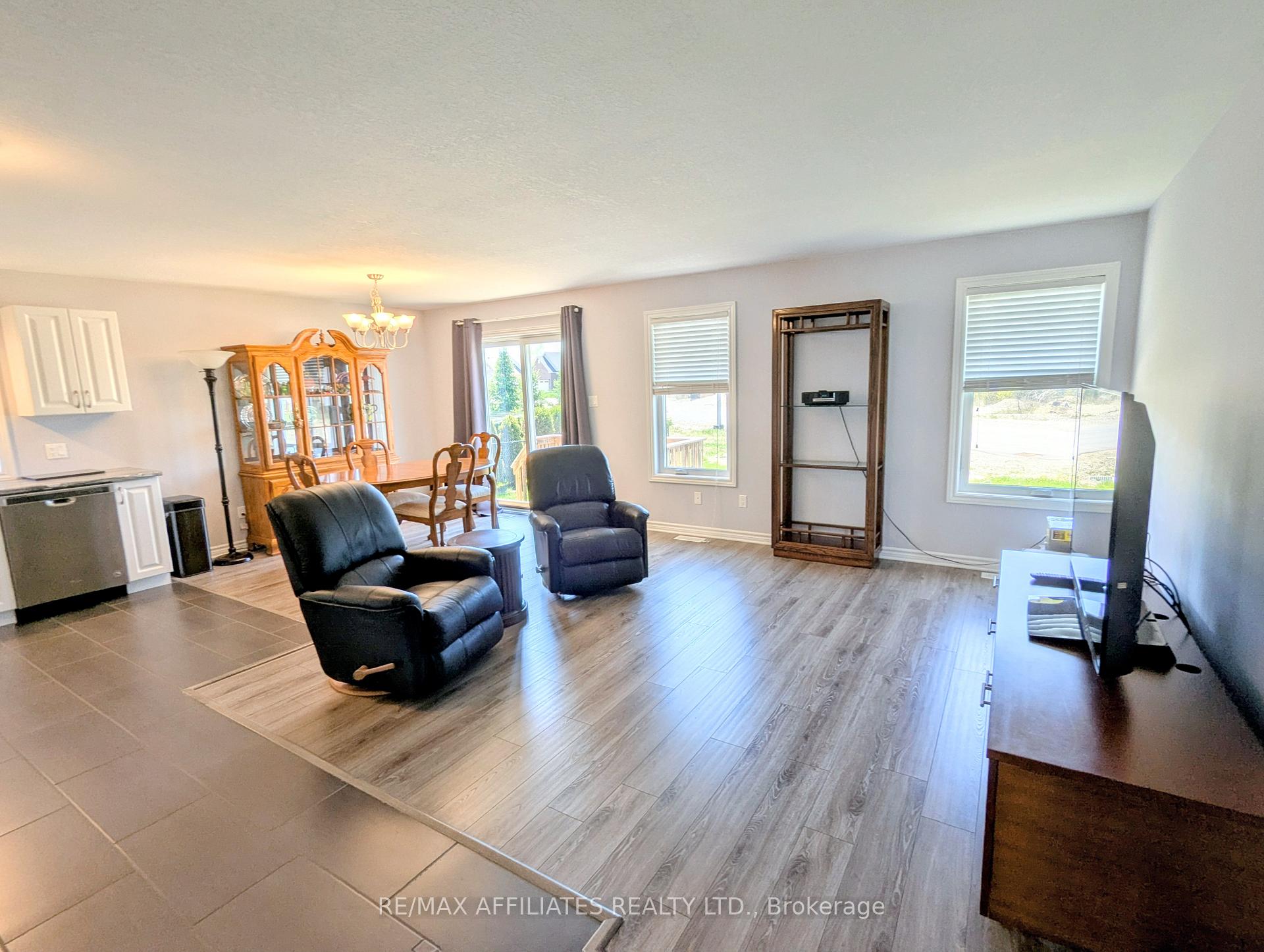 Photo 10 of 228 Wood Avenue, Smiths Falls — HOMEH