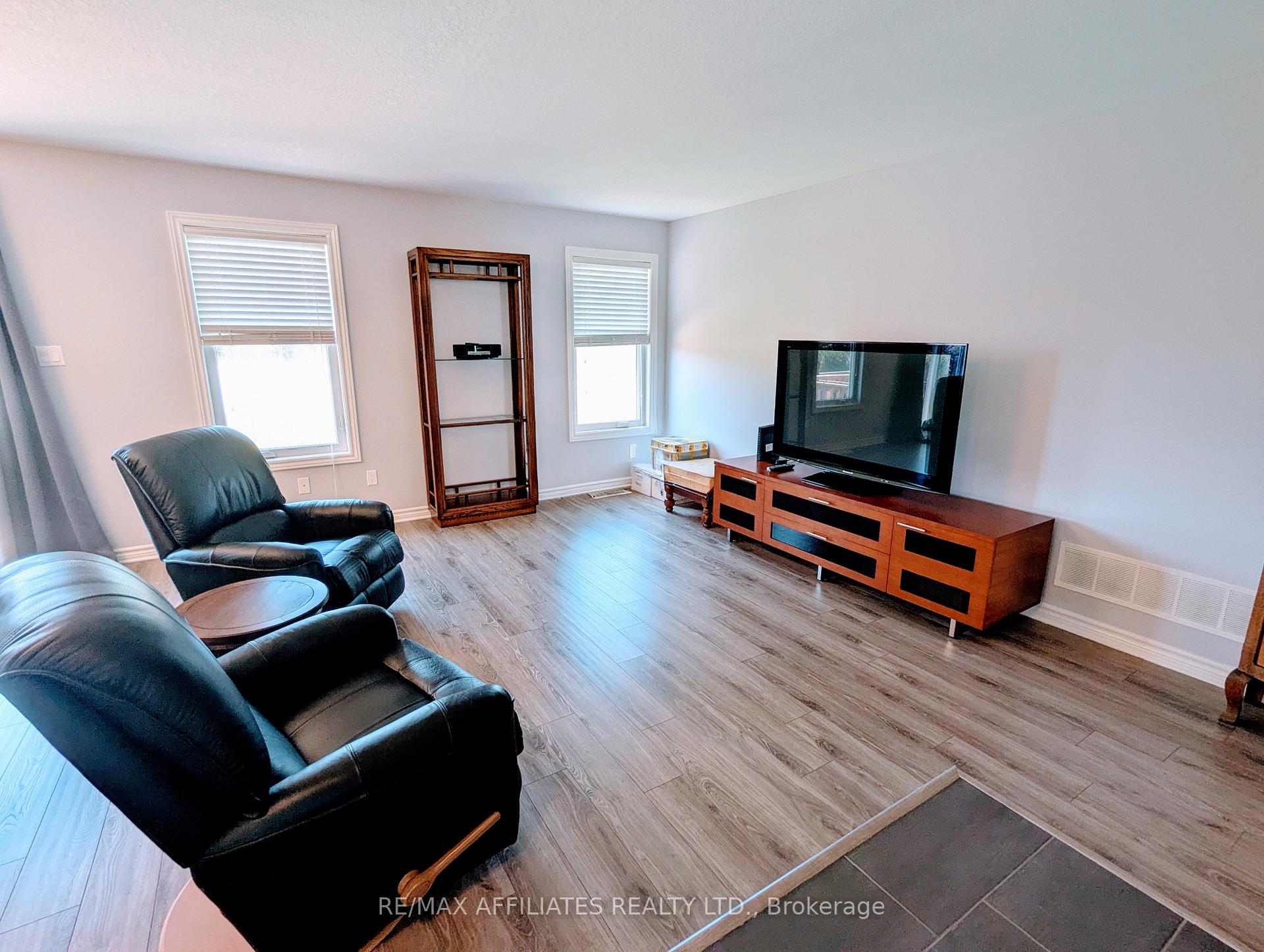 Photo 11 of 228 Wood Avenue, Smiths Falls — HOMEH