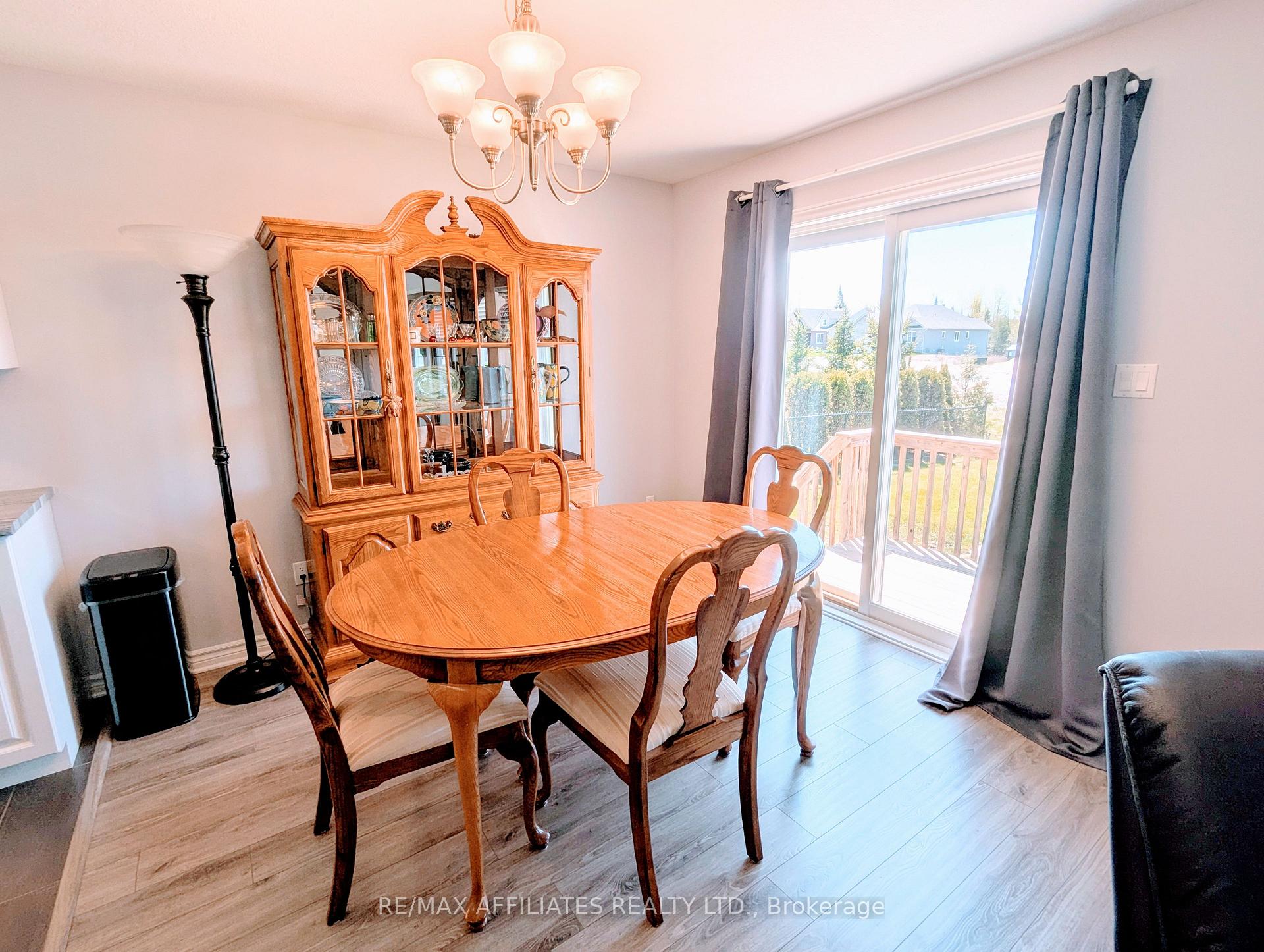 Photo 12 of 228 Wood Avenue, Smiths Falls — HOMEH