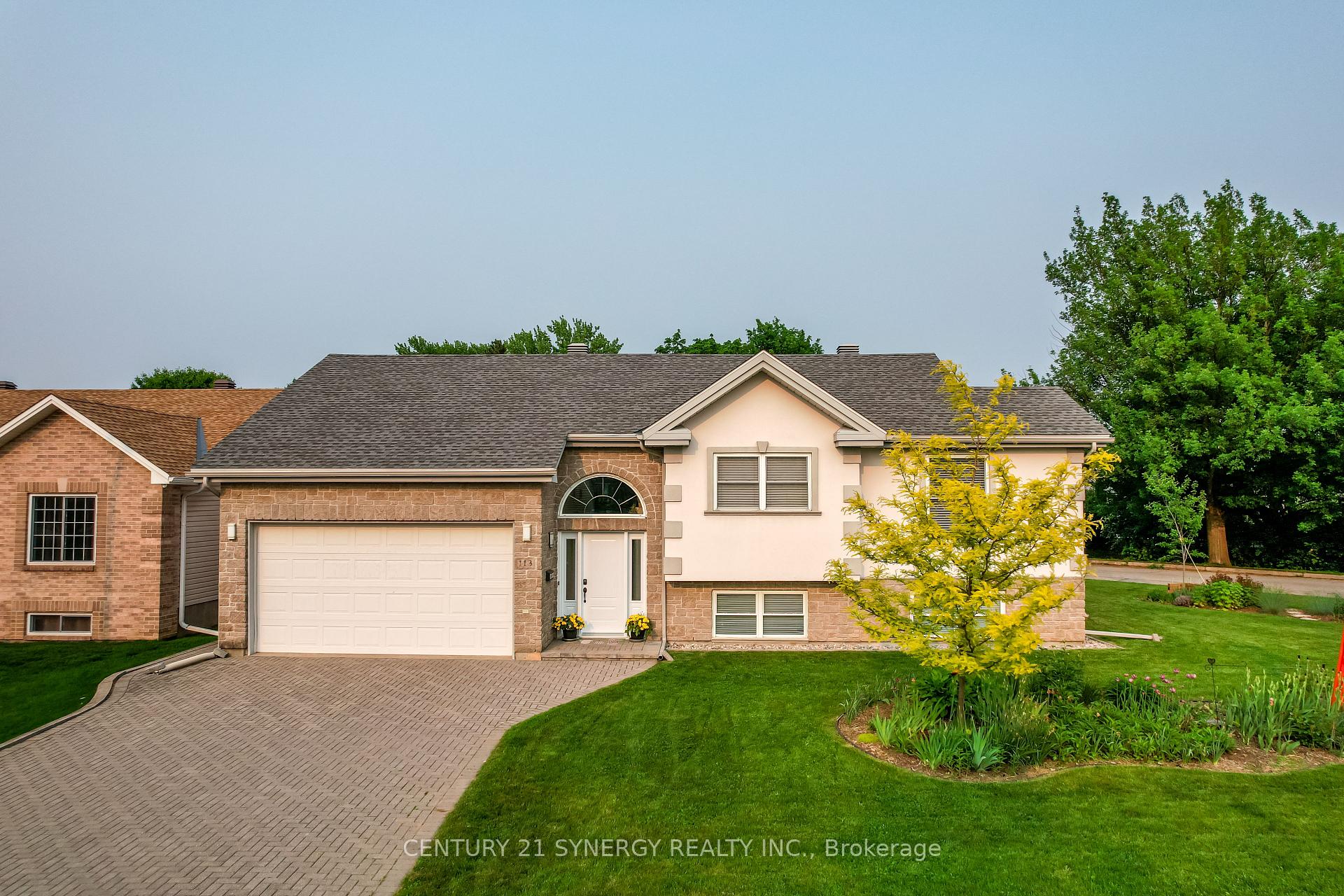 Photo 1 of 113 Merrick Street, Smiths Falls — HOMEH