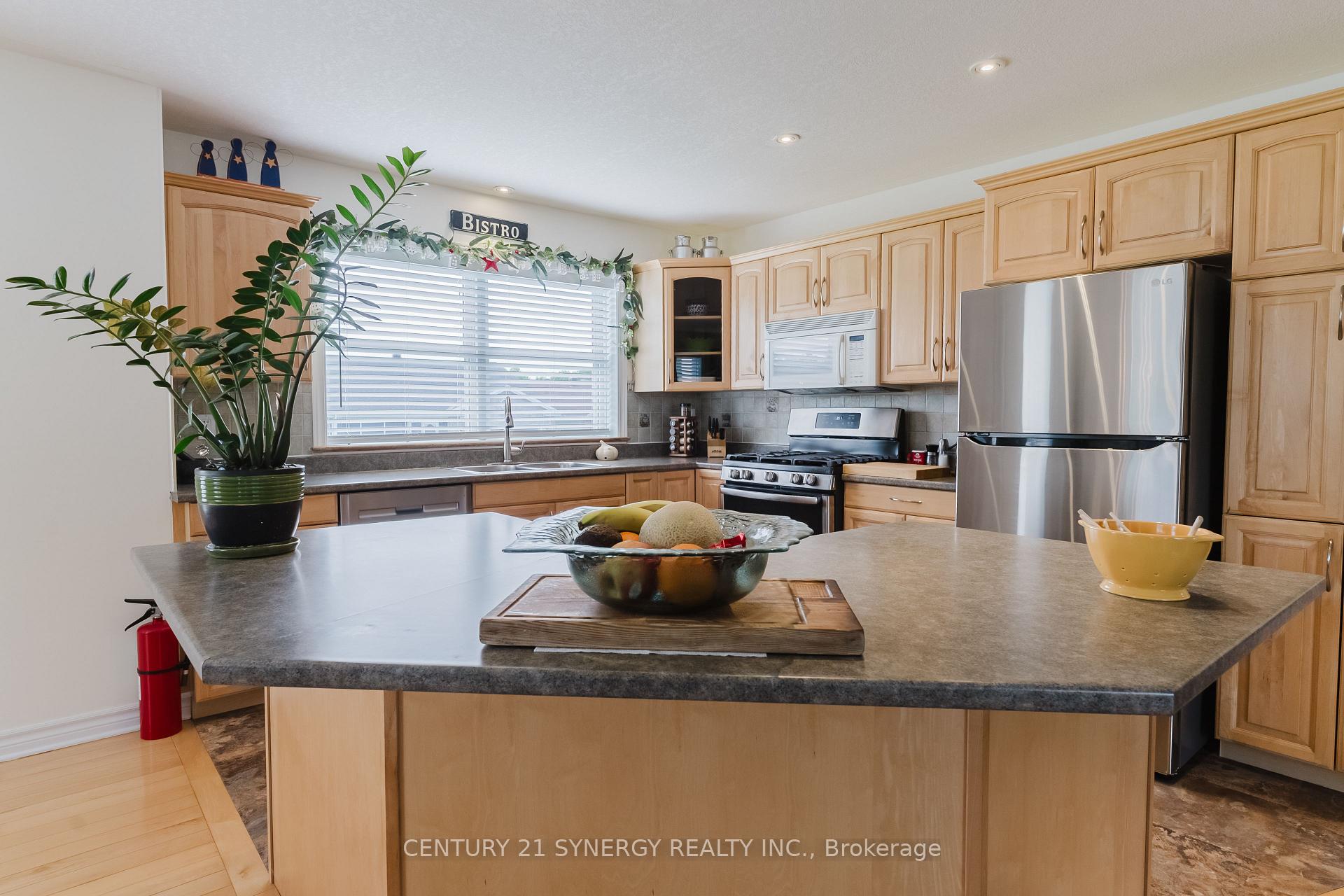 Photo 8 of 113 Merrick Street, Smiths Falls — HOMEH
