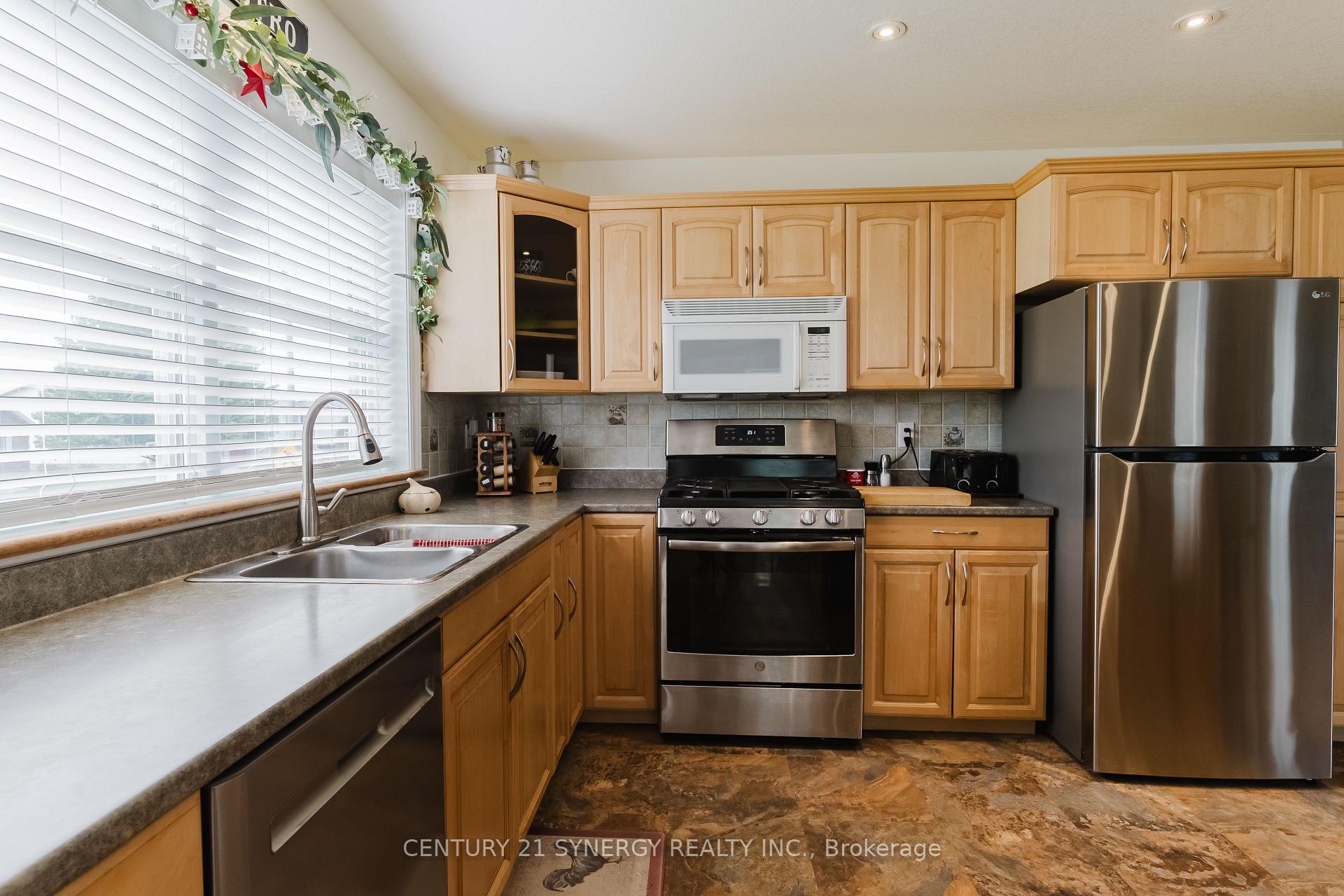 Photo 10 of 113 Merrick Street, Smiths Falls — HOMEH