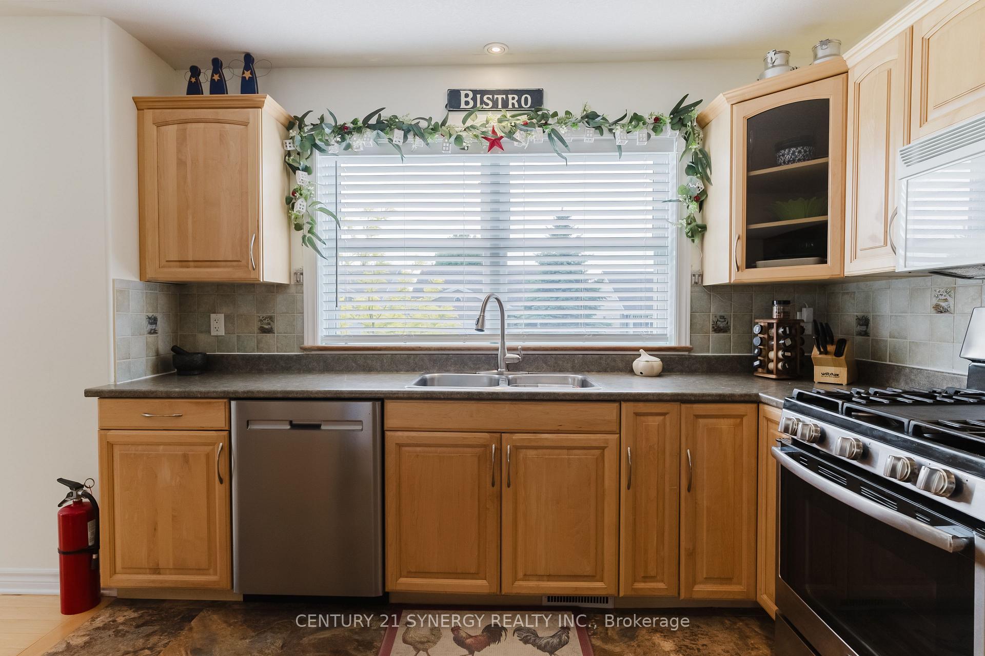 Photo 11 of 113 Merrick Street, Smiths Falls — HOMEH