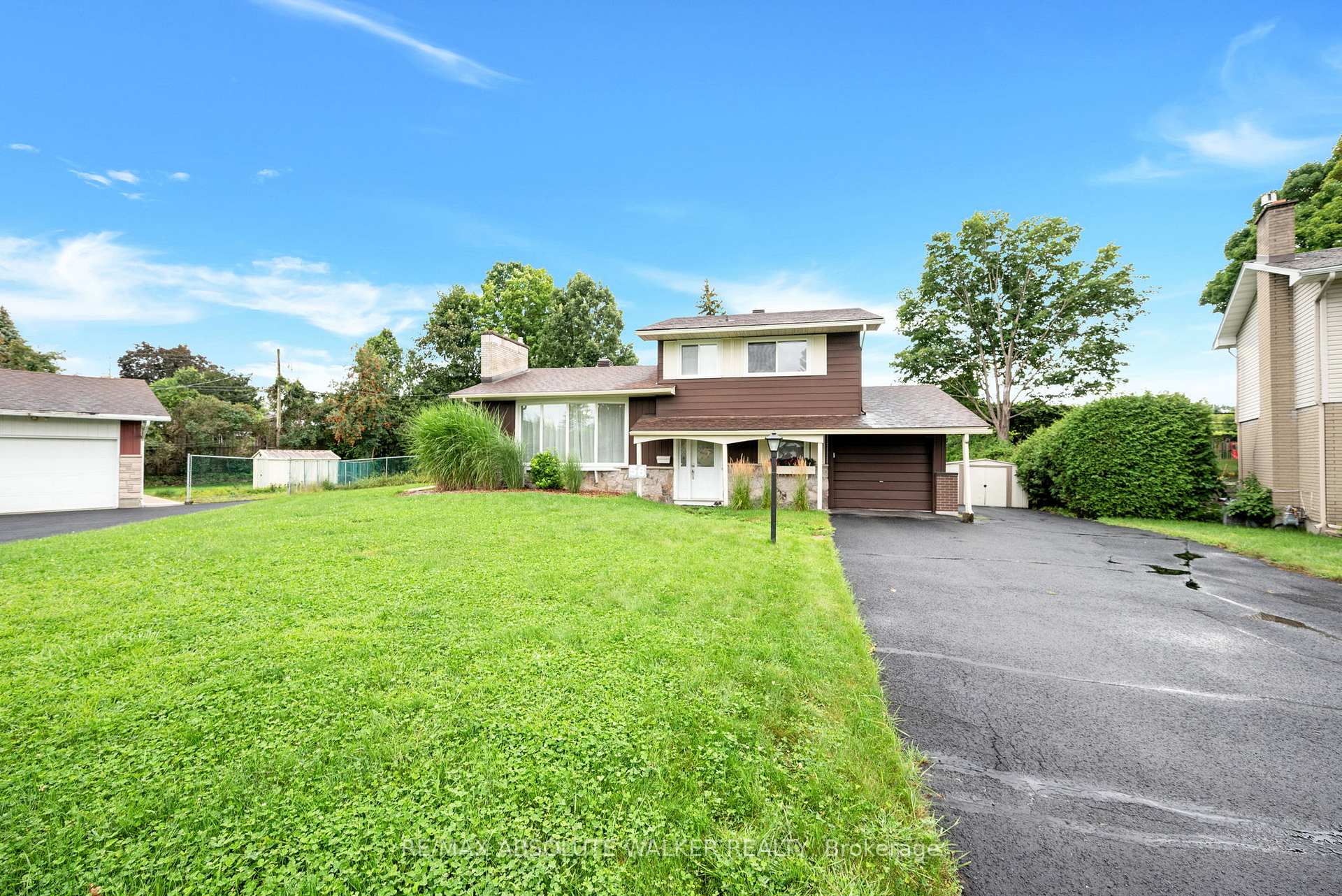 Photo 2 of 56 Millford Avenue, Ottawa, Manordale — HOMEH
