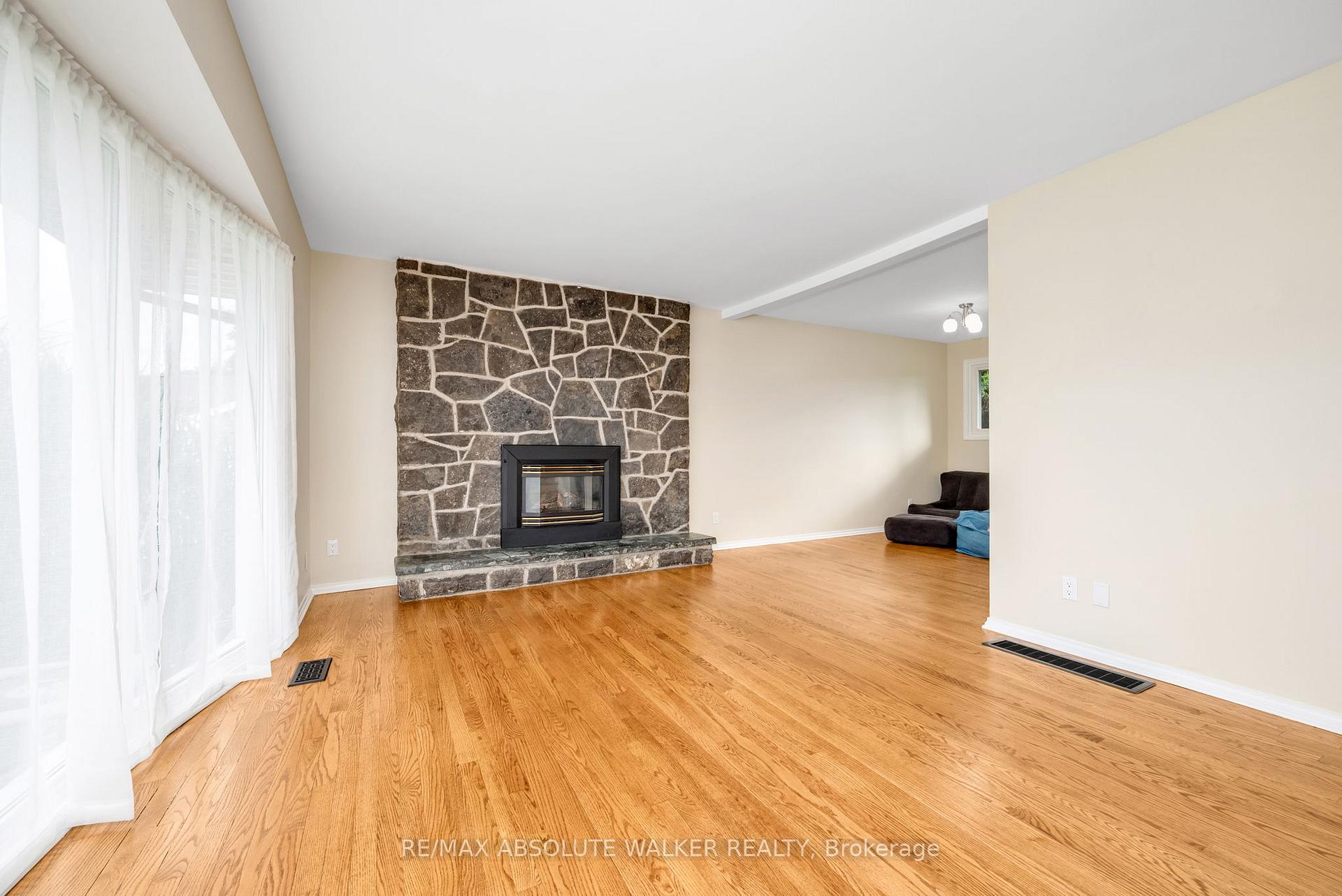 Photo 5 of 56 Millford Avenue, Ottawa, Manordale — HOMEH