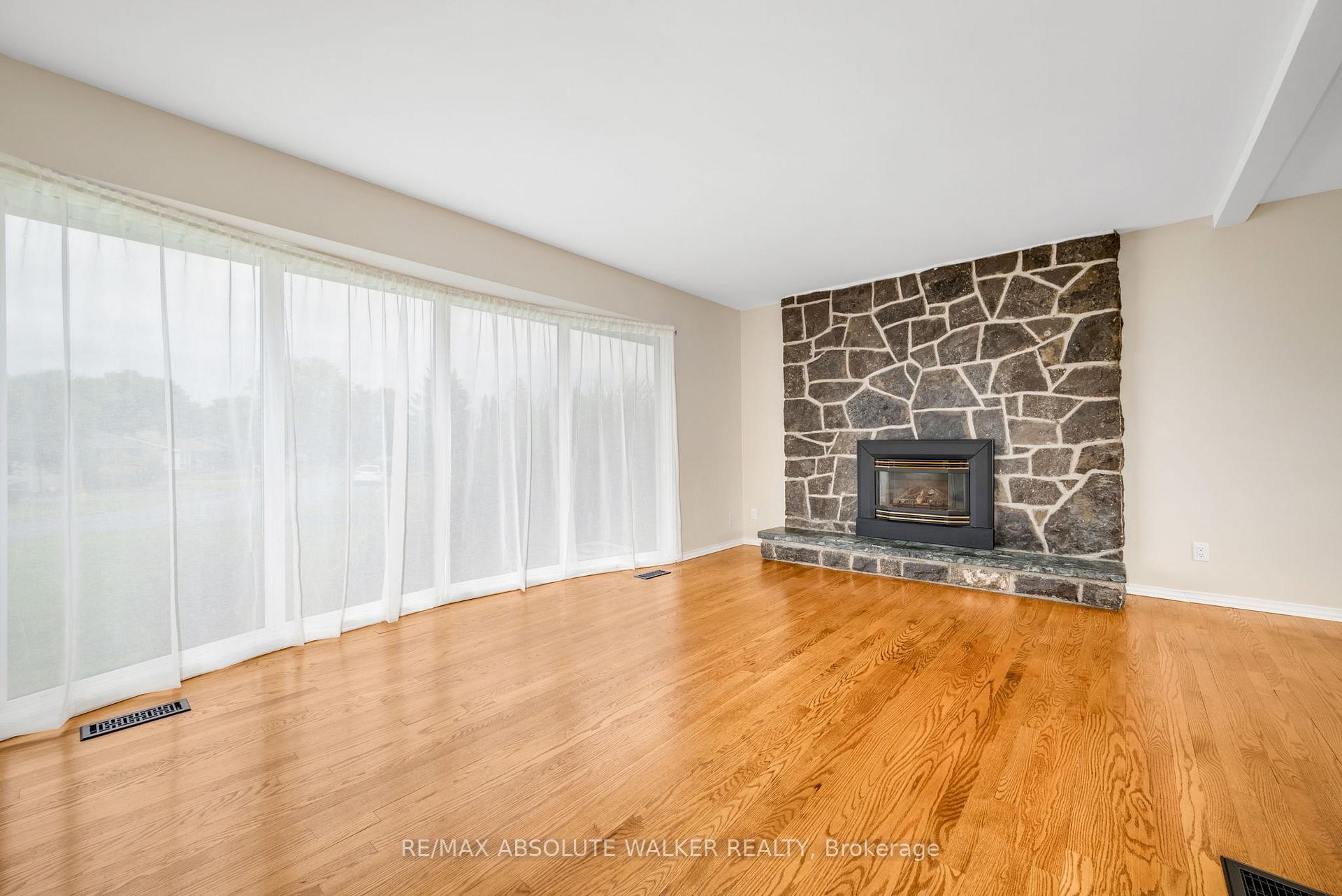 Photo 6 of 56 Millford Avenue, Ottawa, Manordale — HOMEH