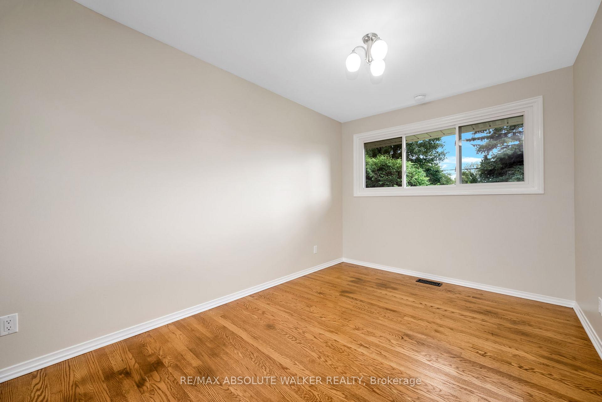 Photo 9 of 56 Millford Avenue, Ottawa, Manordale — HOMEH