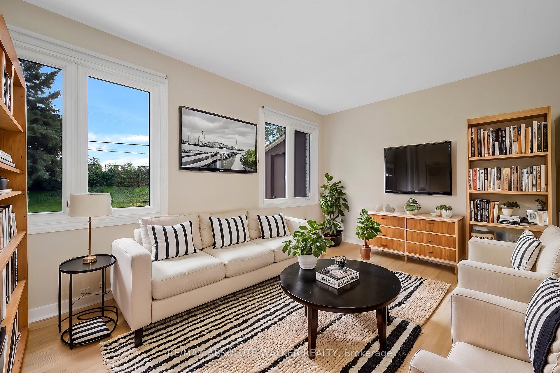 Photo 12 of 56 Millford Avenue, Ottawa, Manordale — HOMEH