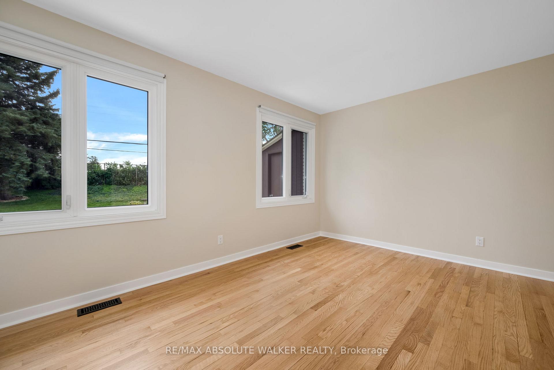 Photo 14 of 56 Millford Avenue, Ottawa, Manordale — HOMEH