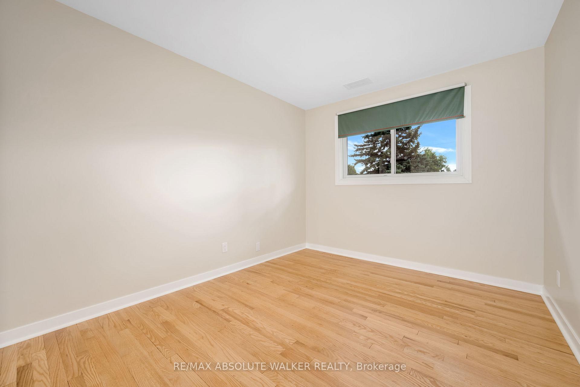 Photo 19 of 56 Millford Avenue, Ottawa, Manordale — HOMEH