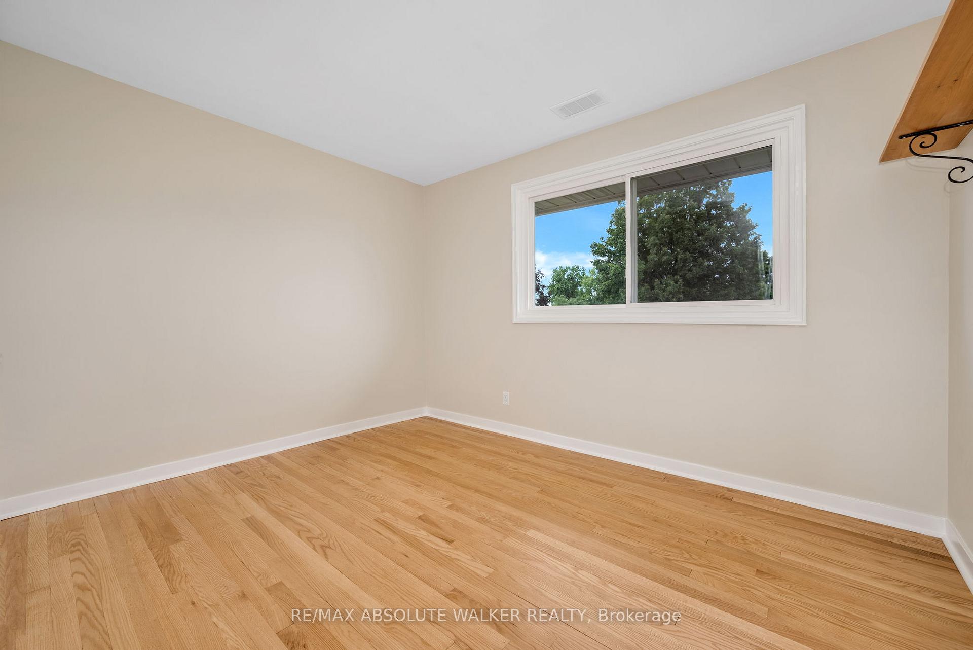 Photo 20 of 56 Millford Avenue, Ottawa, Manordale — HOMEH