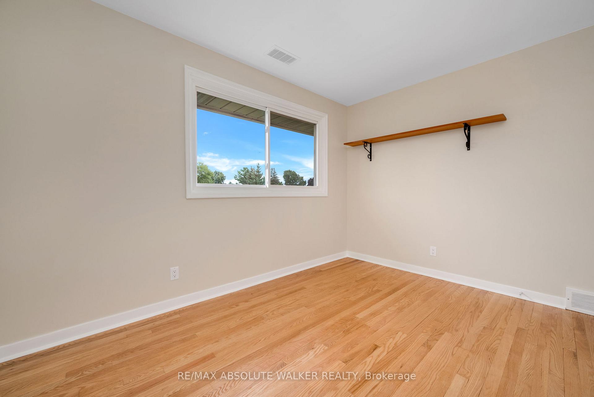 Photo 21 of 56 Millford Avenue, Ottawa, Manordale — HOMEH