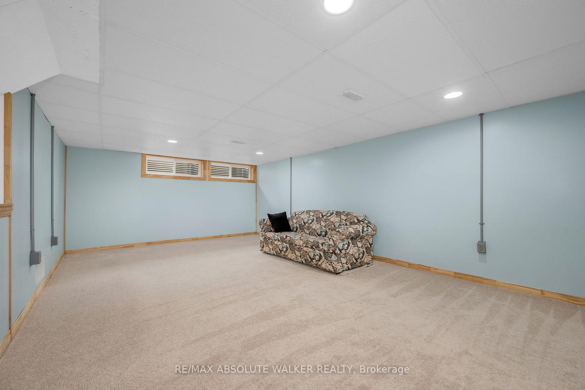 Photo 28 of 56 Millford Avenue, Ottawa, Manordale — HOMEH
