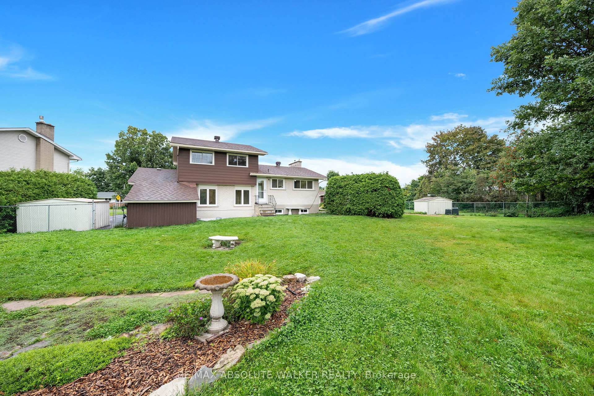 Photo 33 of 56 Millford Avenue, Ottawa, Manordale — HOMEH