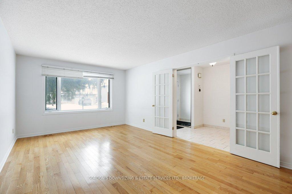 Photo 8 of 30 Ardell Grove, Ottawa, Craig Henry/Woodvale — HOMEH