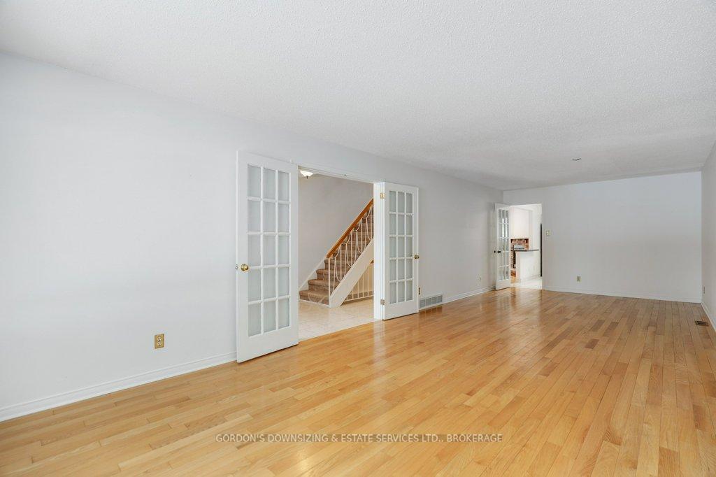 Photo 9 of 30 Ardell Grove, Ottawa, Craig Henry/Woodvale — HOMEH