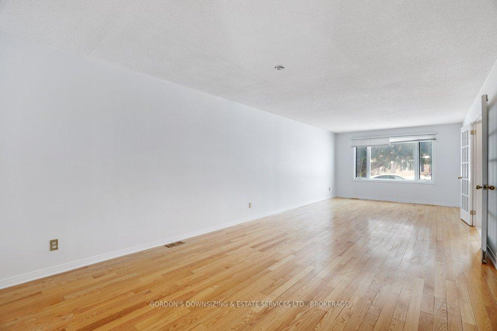 Photo 10 of 30 Ardell Grove, Ottawa, Craig Henry/Woodvale — HOMEH