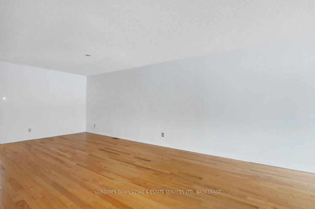 Photo 11 of 30 Ardell Grove, Ottawa, Craig Henry/Woodvale — HOMEH