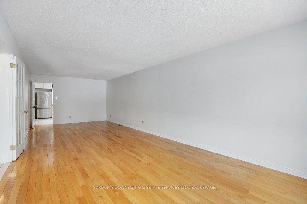 Photo 12 of 30 Ardell Grove, Ottawa, Craig Henry/Woodvale — HOMEH